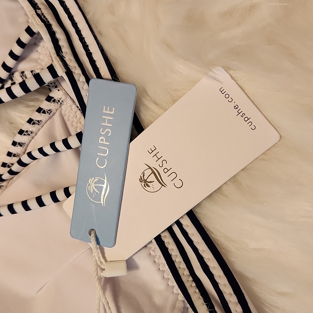 Cupshe Navy and White Horizontal Stripes Triangle Bikini Top Size M NWT - Picture 7 of 9